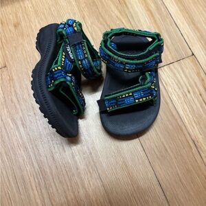 Baby Tevas